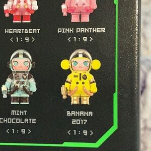 MEGA SPACE MOLLY 100% Series 2-B Figure (one box) - Banana